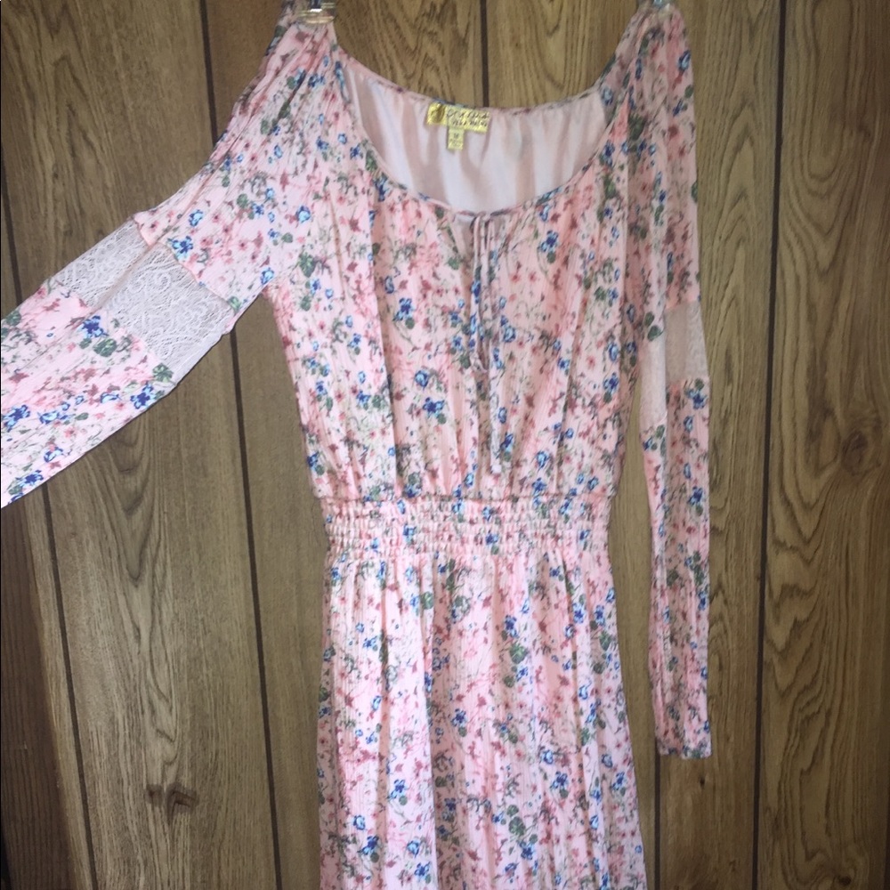 🌸 Vera Wang Pink Long Sleeved Dress 🌸